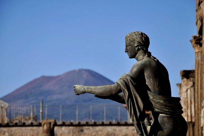 Pompeii and Mount Vesuvius SELECT Tour - Exploring Pompeii