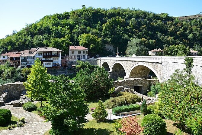 Private Day Tour, Bucharest to Bulgaria, Veliko Tarnovo - Exploring Veliko Tarnovo