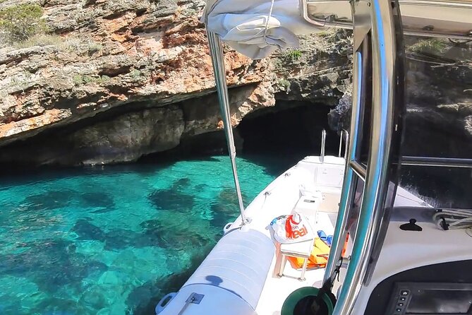 Private Full Day Boat to Grama Bay - Accessibility and Suitability