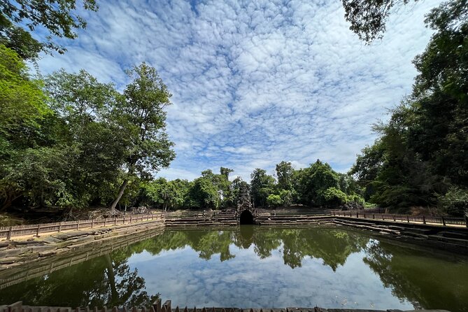 Private: Grand Circuit Full Day Tour Sunset at Bakeng Mountain - Temple Exploration