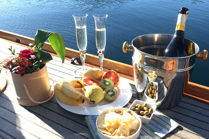 Private Guided Sailing Boat Tour on Lake Como With Aperitif - Availability and Schedule