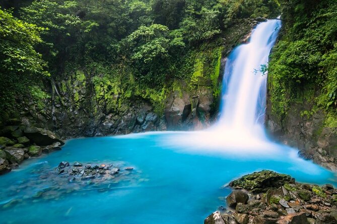 Private Hiking Adventure With Waterfall and Hot Springs - Exploring the Río Celeste Oasis