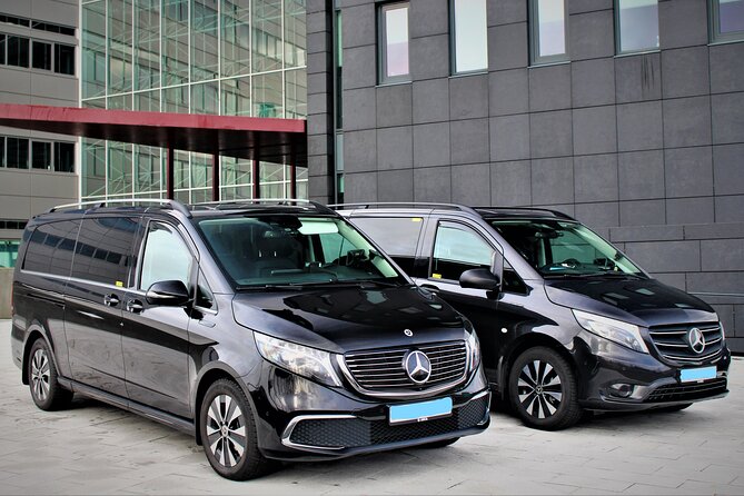Private Keflavík Airport Round Trip Transfer - Vehicle and Accessibility Features