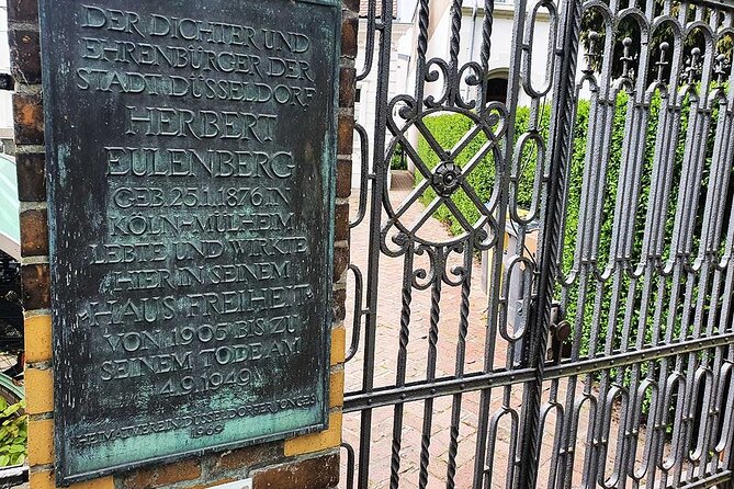 Private Scavenger Hunt in Kaiserswerth Düsseldorf - Questions and Support