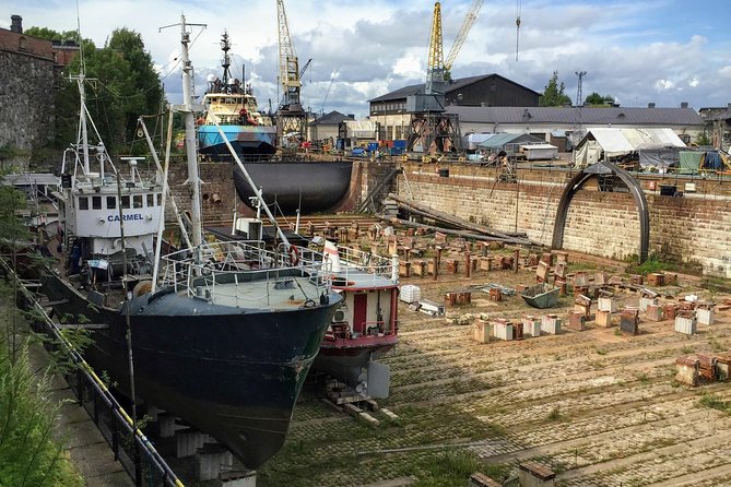 Private Taste of Helsinki and Suomenlinna - Visiting the Old Market Hall