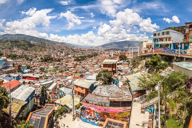 Private Tour to Explore Comuna 13 With Transportation - Exploring the Colorful Murals