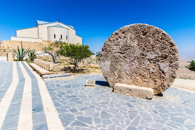 Private Tour to Madaba Mosaic City and Mount Nebo From Amman - Exploring Madaba Mosaic City