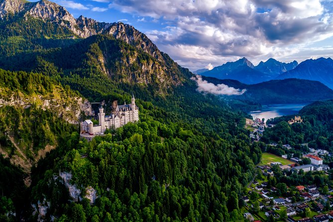Private Tour to Neuschwanstein & Linderhof, Skip The Line & Lunch - Explore Neuschwanstein Castle