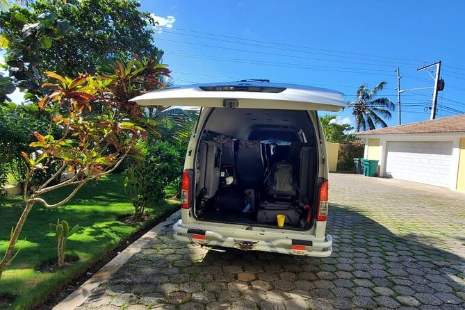 Private Transfer From and to Santiago-Cabarete-Sosua-Pop - Booking and Cancellation