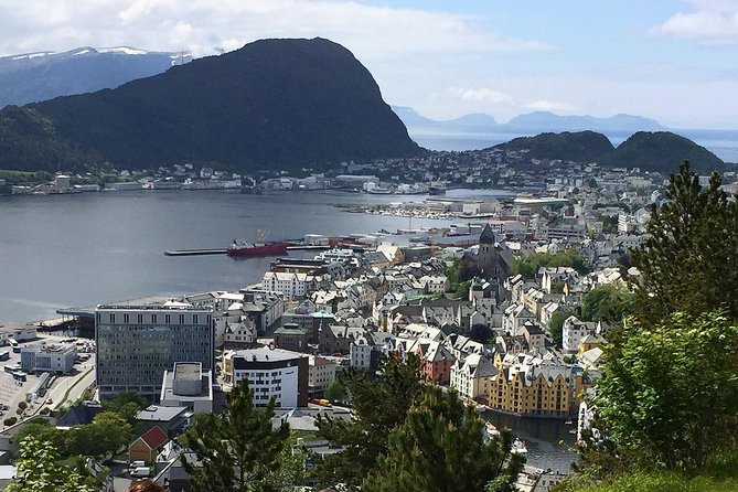 Private Transfer To and From Airport in Ålesund - Pickup and Drop-off