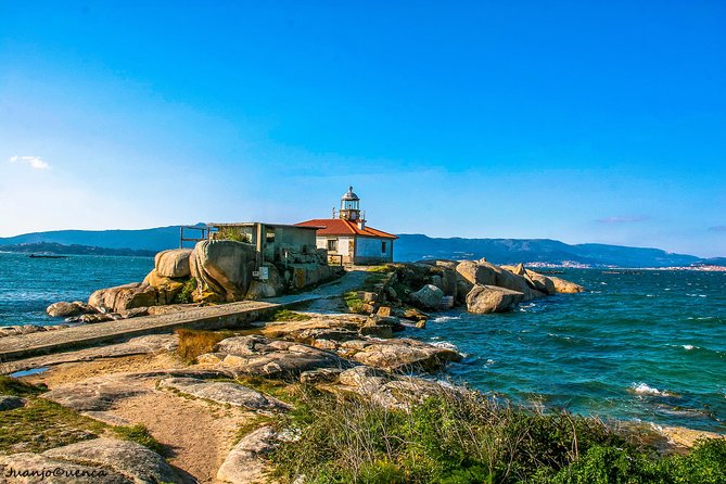 Rías Baixas Private Tour With Wine Tasing, Food, Mussels Boat and Pickup - Mussel and Wine Meal