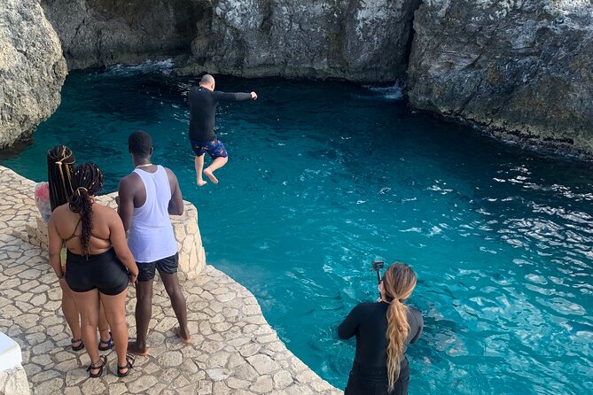 Rick's Café and Seven Mile Beach Negril Private Guided Tour - What to Expect