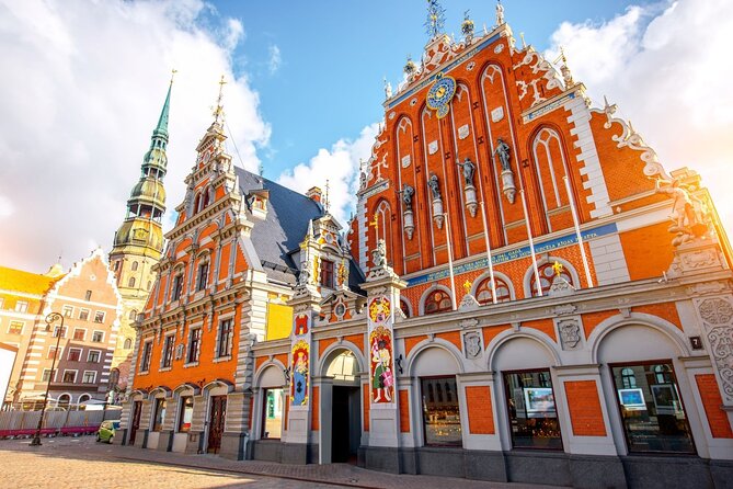 Riga Scavenger Hunt and Highlights Self-Guided Tour - Exploring Rigas Architectural Highlights