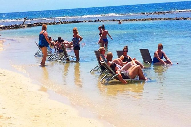 Roatan Las Palmas Beach Club, FREE Sloths & Monkey, Private Transportation - Pickup and Meeting Details