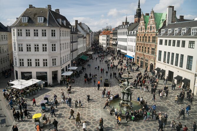 Royal Conspiracy Outdoor Escape Game in Copenhagen - Navigating With the Mobile App