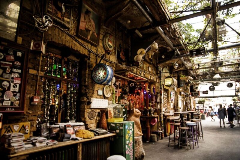 Ruin Bars Tour (Culture, History, and Drinks) - Historical Background of the Jewish Quarter