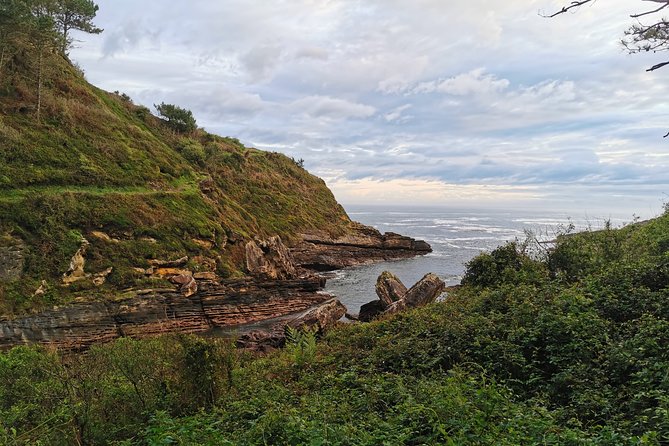 Saint James Way Trekking Tour With Gastronomic Society Dinner - Picnic and Local Delicacies