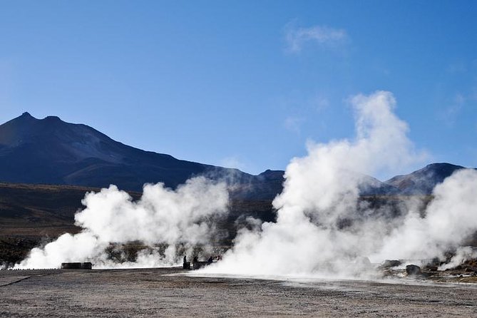 San Pedro De Atacama: 2-Day Tour Visiting Tatio Geysers & the Moon Valley - Exploring the Tatio Geysers