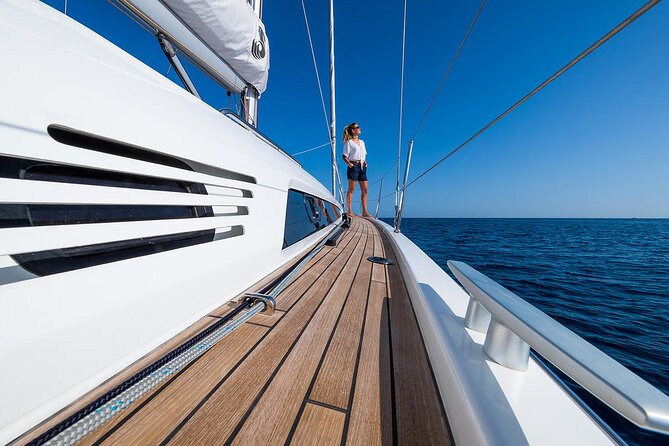 Santorini: Caldera Private Sailing Boat Cruise With Beneteau Oceanis 46.1 - Dining & Onboard Amenities