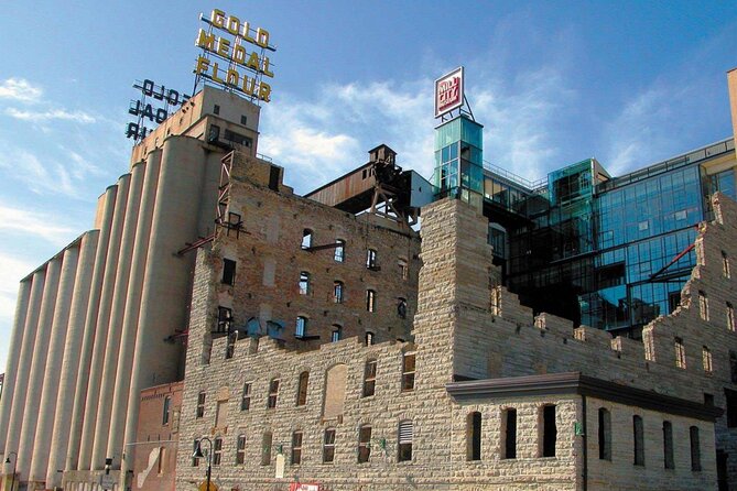 Self-Guided Scavenger Hunt: Around Downtown Minneapolis - Completing Photo Challenges
