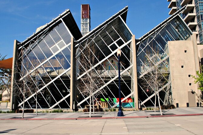 Self-Guided Scavenger Hunt: Downtown Splendors - Overcoming Challenges and Riddles