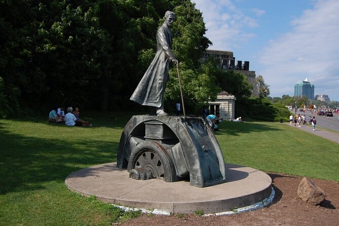 Self-Guided Scavenger Hunt: Hunt Along Niagara Falls - Meeting Point and Logistics
