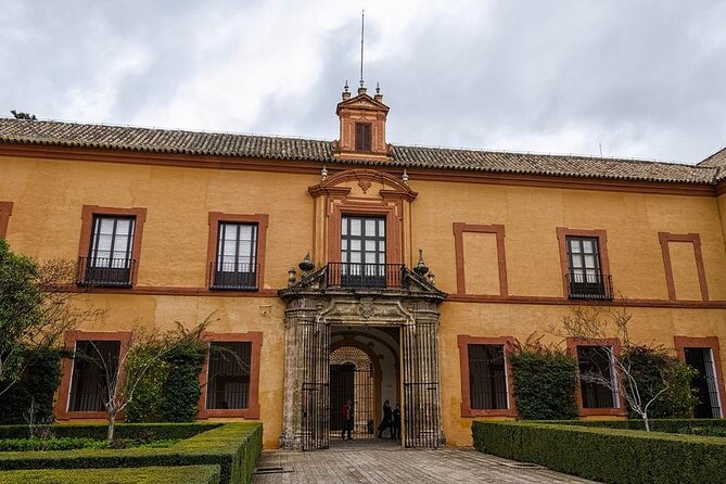Skip-The-Line Entrance to the Real Alcázar of Seville With Audioguide - Navigating the Alcázar With Ease