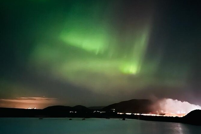 Small Group Hunting for the Northern Lights in Reykjavík EngRus - Tour Inclusions and Amenities
