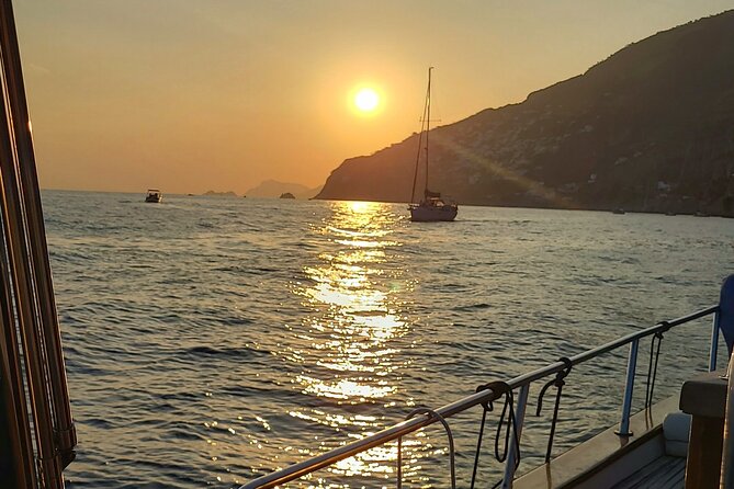 Sunset Group Boat Tour Along the Amalfi Coast With Prosecco Wine - What to Expect on the Tour