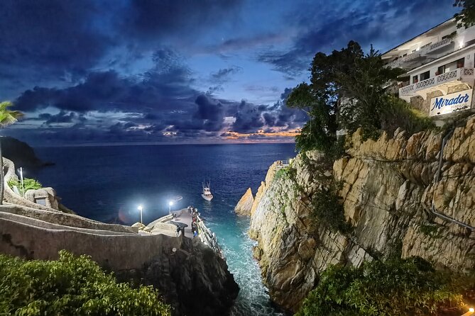 Super DeLuxe Bella Vista Dinner &1 Drink +2 Drinks at CliffDivers - Inclusions