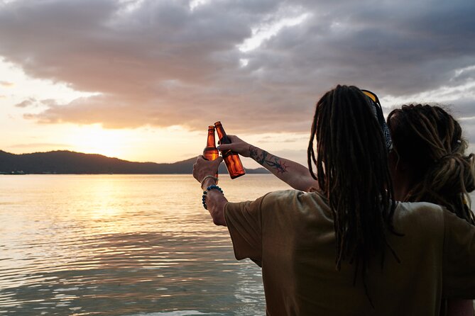 Torrevieja: Sunset Onboard Exclusive Boat + Cava - Accessibility and Participation