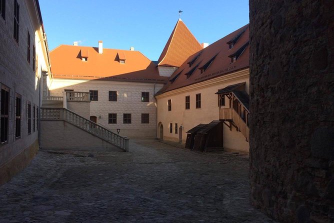 Tour From Riga to Vilnius: Bauska Castle, Rundale Palace and the Hill of Crosses - Early 9:00 Am Departure
