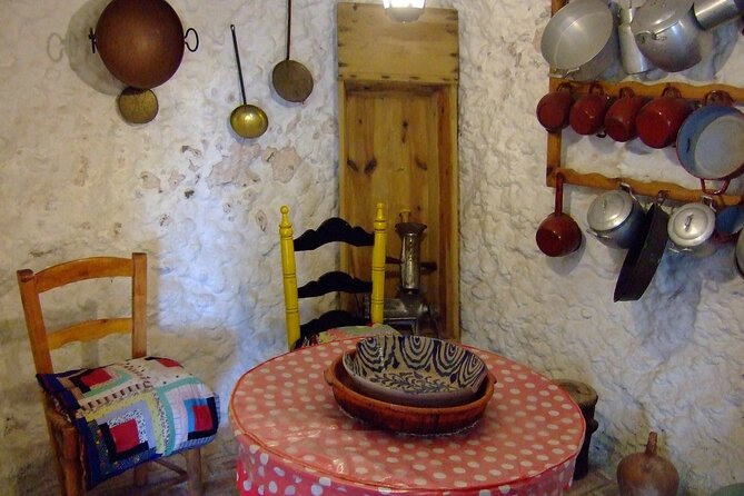 Touristic Highlights of Sacromonte Caves on a Private Full Day Tour With a Local - Enjoying Local Cuisine and Drinks