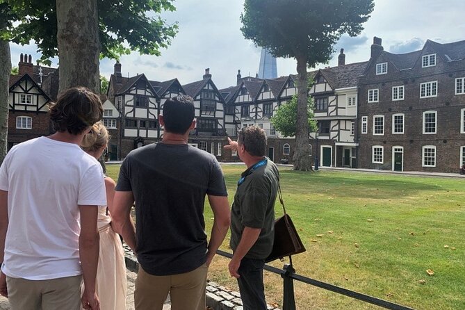 Tower of London: Early Entry & Guided Tour With the Beefeaters - Tour Accessibility and Recommendations