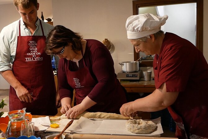 Umbrian Regional and Traditional Cooking Class With Lunch in Assisi - Class Features and Inclusions