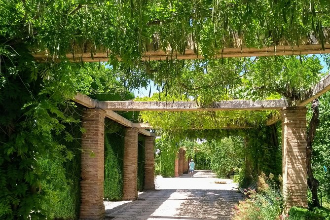 Visit the Alhambra and the Generalife. Private Tour - Access and Scheduling