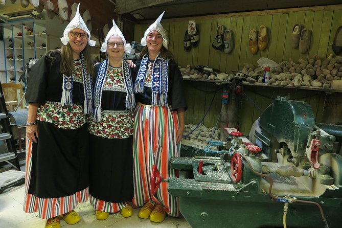 Volendam Cheese Farm Private Tour in Traditional Dutch Costume  - Amsterdam - Wheelchair Accessibility and Public Transport