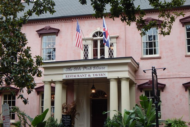 Walking Tour of Savannahs Historic District - Stroll Through Savannahs City Market