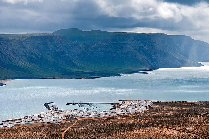 Walking Tour Through La Corona Volcano and Famara Cliff - Dramatic Famara Cliffs and Volcanic Topography