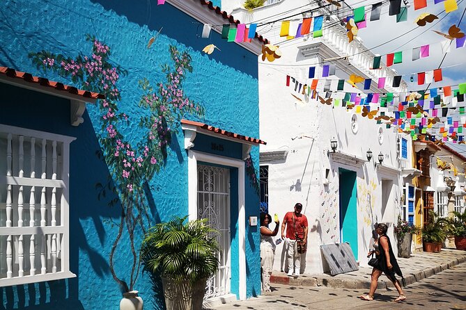 Walking Tour With Transfers - Gabriel García Márquez & Cartagena Walled City - Visiting Significant Sites