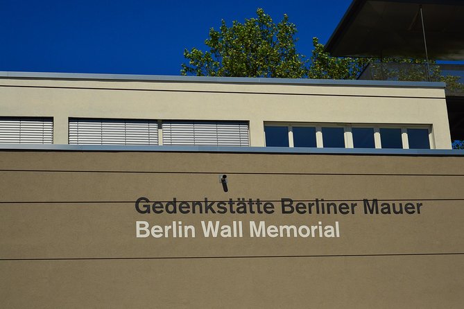 Warnemünde Shore Excursion: Private Tour of Berlins World War II and Cold War Sites - Dining and Refreshment Options