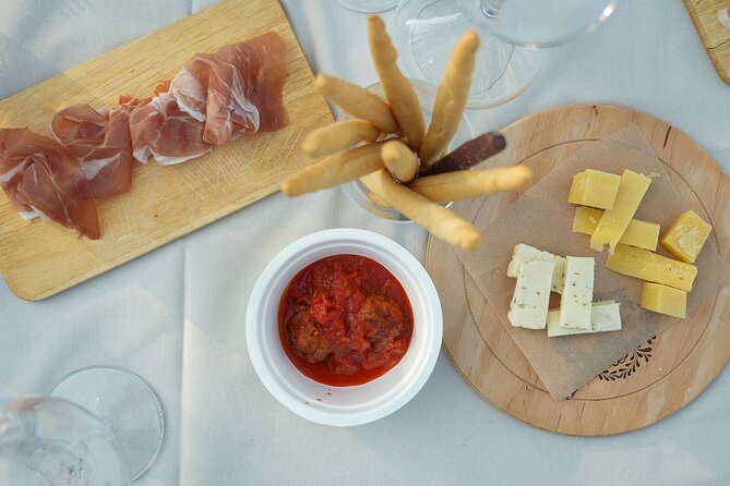 Wine and Food Tasting on Bardolino Hills - Capturing the Tasting Moments
