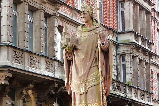 10 Secrets of Hamburg's Old Town Review - Navigating the Old Towns Alleyways