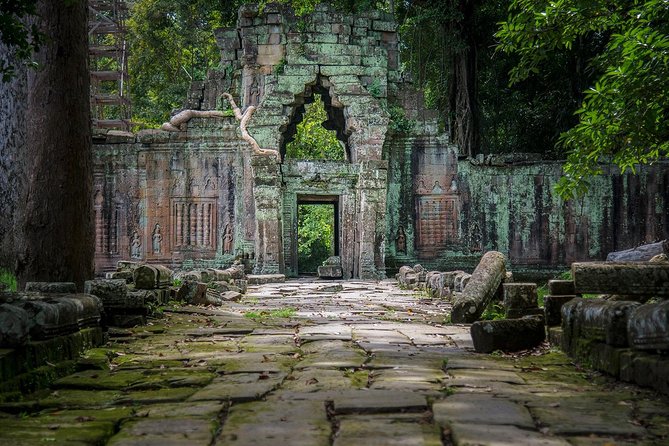 2-Days Private Tour Explore Angkor Wat Temple Complex and Floating Village - Participant Guidelines
