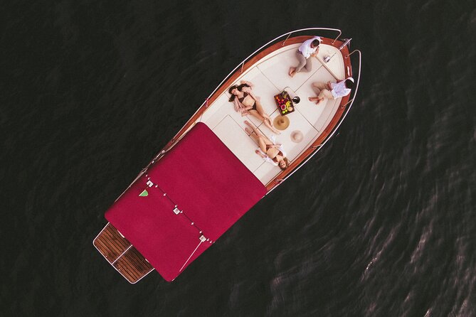 2 Hours Private Boat Tour in the Best Area of Como Lake - Exploring the Best Area of Como Lake