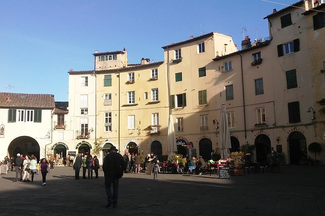 2-Hours Relax Walking Tour Through Lucca - Health and Participation