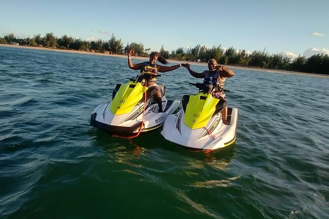 30 Minute Jet Ski Ride Along Isla Verde Beach - Tour Guide and Experience