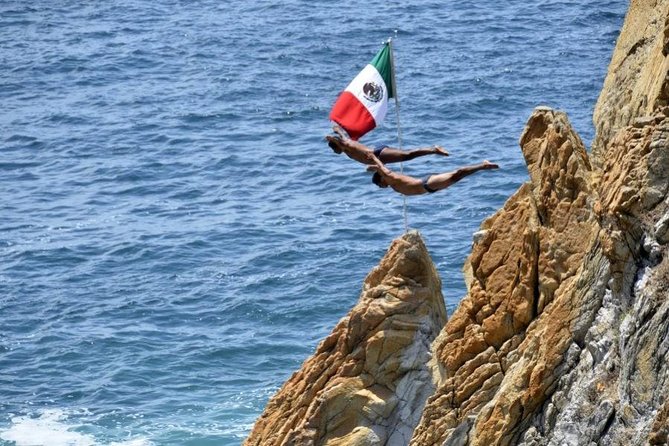 6Hr Walking & Van Tour San Diego Fort Museum Cliff Divers Zocalo - Traveler Reviews