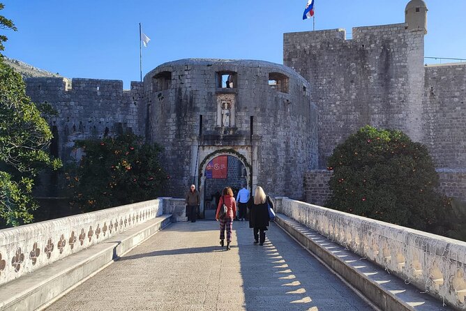 A Self-Guided Walking Tour of Dubrovniks Old Town - Admiring Sponza Palace