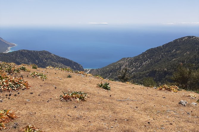AGIA ROUMELI-PAPOURA Peak, Hike Adventure - Breathtaking Scenery Along the Way
